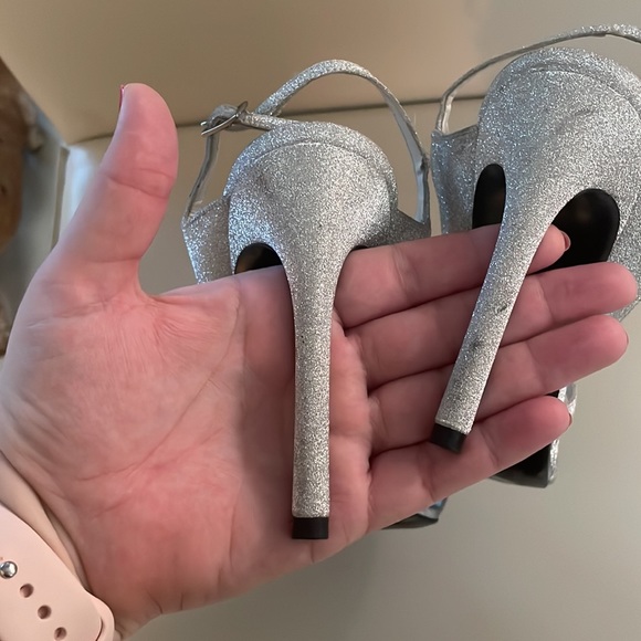 Stuart Weitzman Sensual Silver Glitter Sandal - Picture 7 of 8